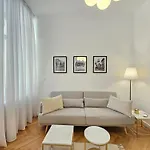 Urban Nest Wolfova By The Triple Bridge Lubiana
