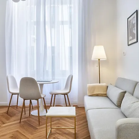 Urban Nest Wolfova By The Triple Bridge Apartmán