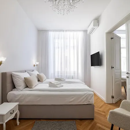 Urban Nest Wolfova By The Triple Bridge Apartmán *