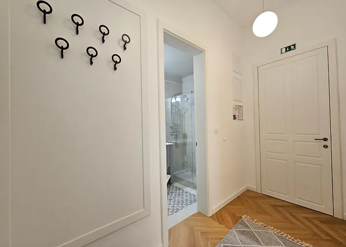 Urban Nest Wolfova By The Triple Bridge *