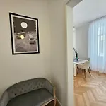 Urban Nest Wolfova By The Triple Bridge לובליאנה