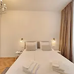 Urban Nest Wolfova By The Triple Bridge דירה לובליאנה