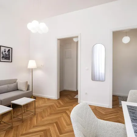 Urban Nest Wolfova By The Triple Bridge Appartement *