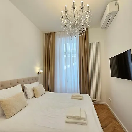 Urban Nest Wolfova By The Triple Bridge 아파트