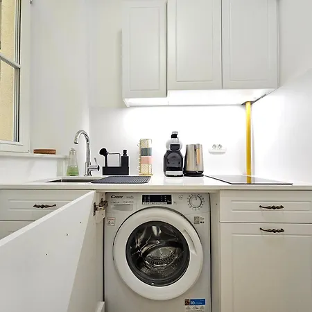 Urban Nest Wolfova By The Triple Bridge 아파트 *