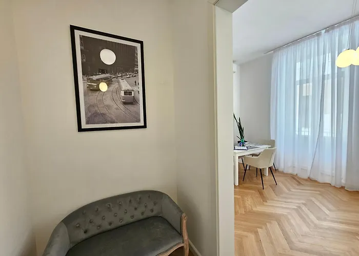 Urban Nest Wolfova By The Triple Bridge 류블랴나