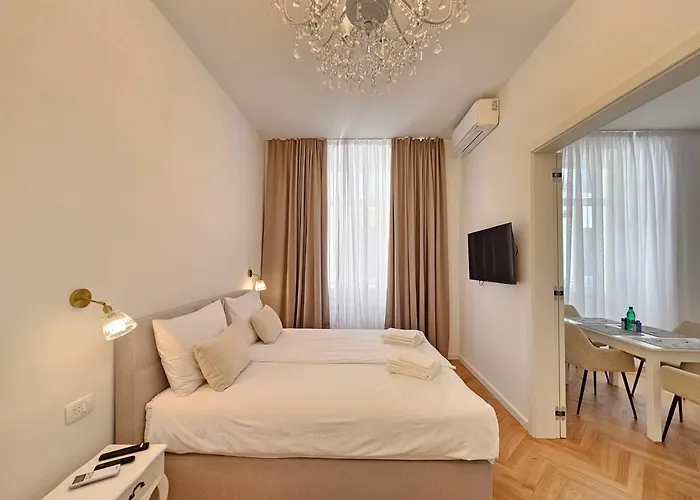 Urban Nest Wolfova By The Triple Bridge 류블랴나