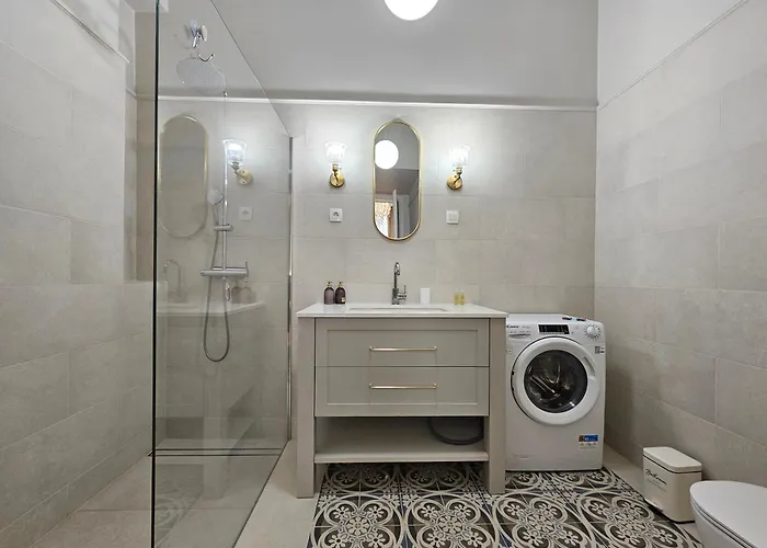 Urban Nest Wolfova By The Triple Bridge 류블랴나