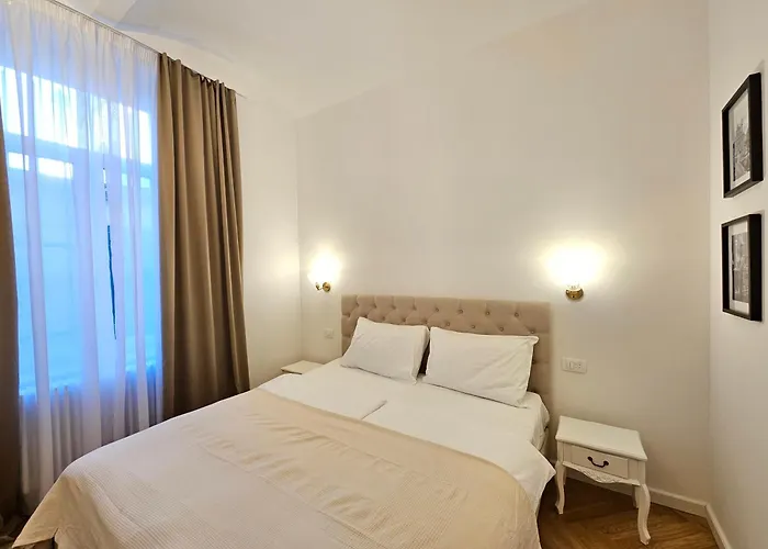 Urban Nest Wolfova By The Triple Bridge Apartman